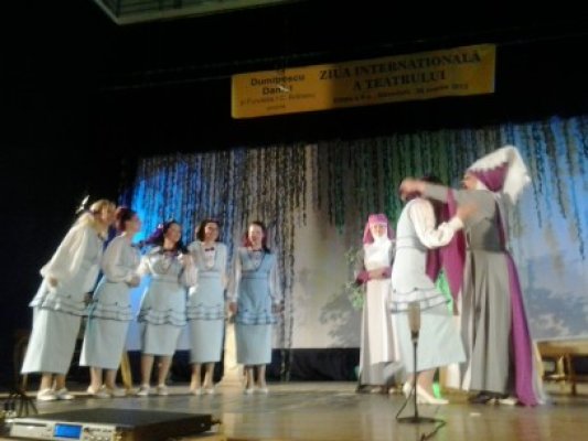 Casa de Cultură, plină până la refuz: Opereta Mam'zelle Nitouche i-a fascinat pe năvodăreni! -vezi video